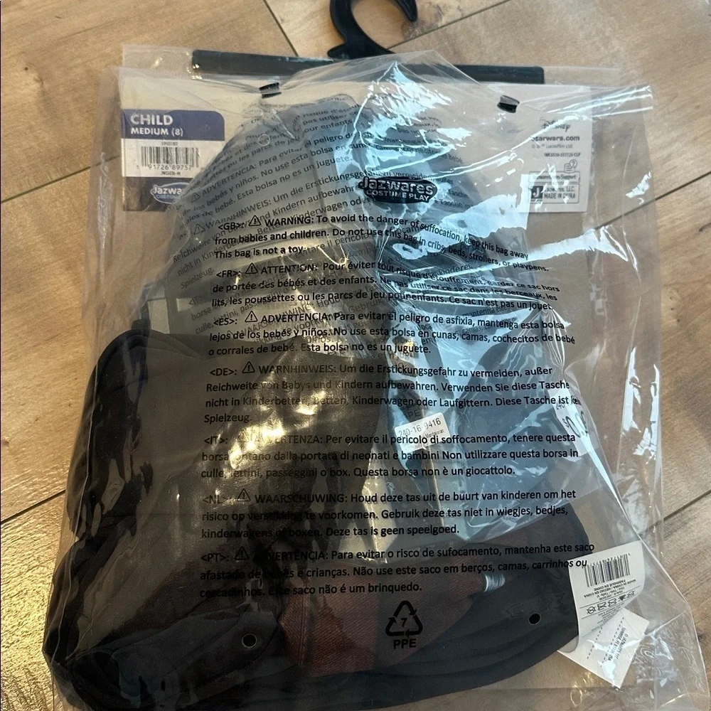 NWT Star Wars The Mandalorian Halloween Costume Jumpsuit, Cape & Mask Sz M (8)